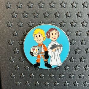 Disney Star Wars trading point - Luke and Leia